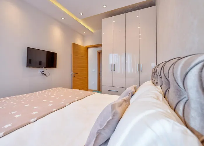 Mat 2 アパート ズラティボール