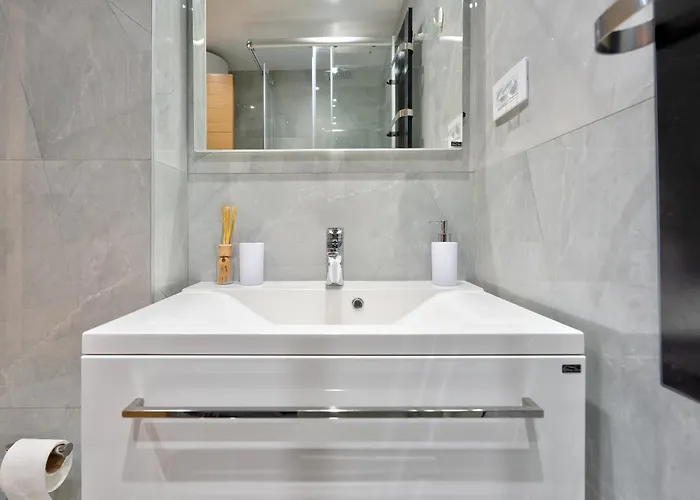 Mat 2 アパート ズラティボール